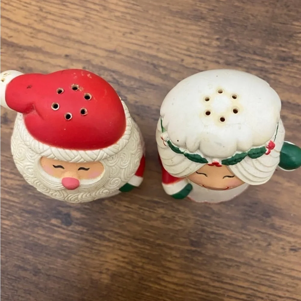 Hallmark Vintage Christmas Salt and Pepper Shakers - Picture 3 of 5